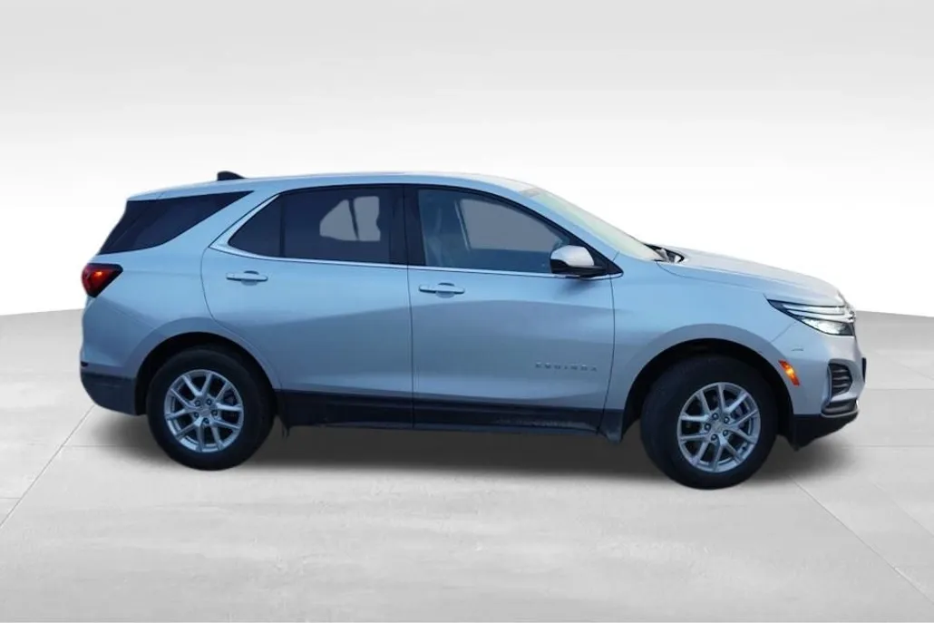 2022 Chevrolet Equinox LT photo 1