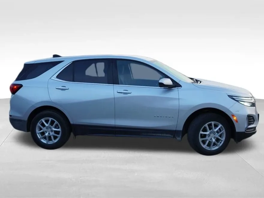 2022 Chevrolet Equinox LT photo 1