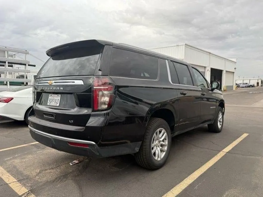 2023 Chevrolet Suburban LT photo 1