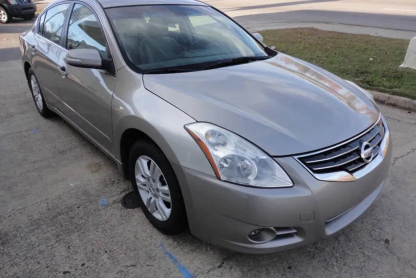 2012 Nissan Altima 2.5 S photo 1