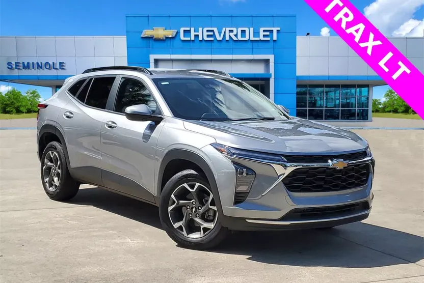 2025 Chevrolet Trax LT photo 1