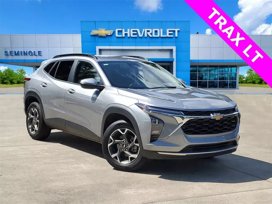 2025 Chevrolet Trax LT photo 1