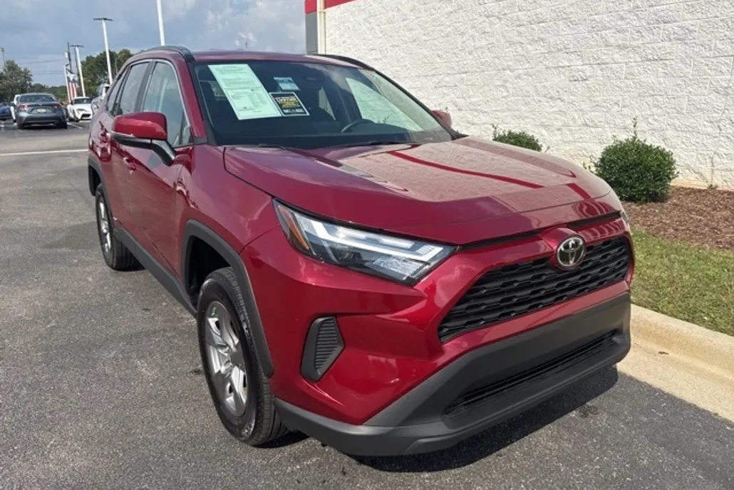 2025 Toyota RAV4 Hybrid XLE photo 1