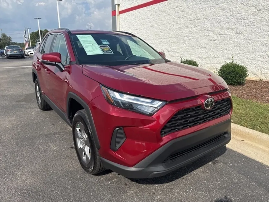 2025 Toyota RAV4 Hybrid XLE photo 1