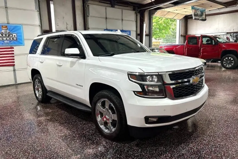 2016 Chevrolet Tahoe LT photo 1