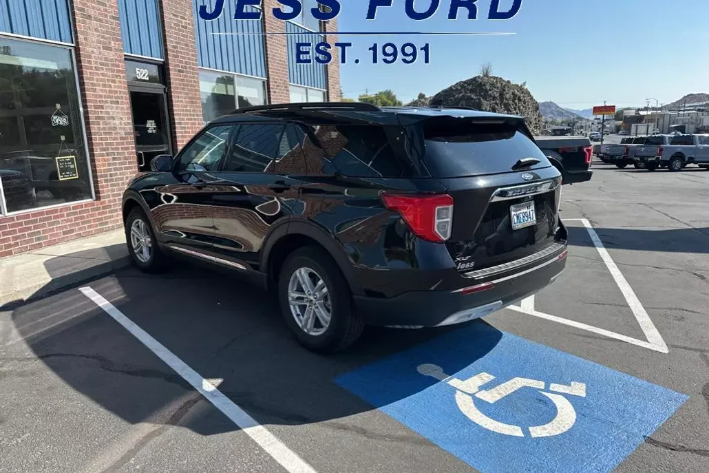 2024 Ford Explorer XLT photo 1