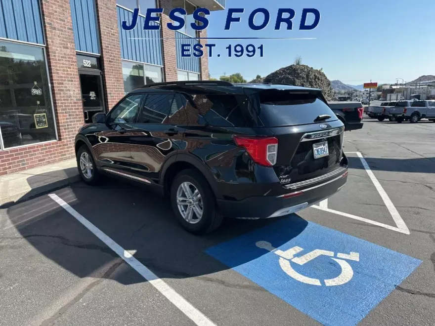 2024 Ford Explorer XLT photo 1