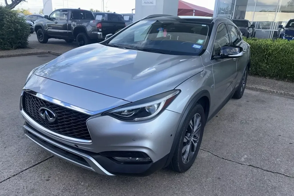 2017 Infiniti QX30 Premium photo 1