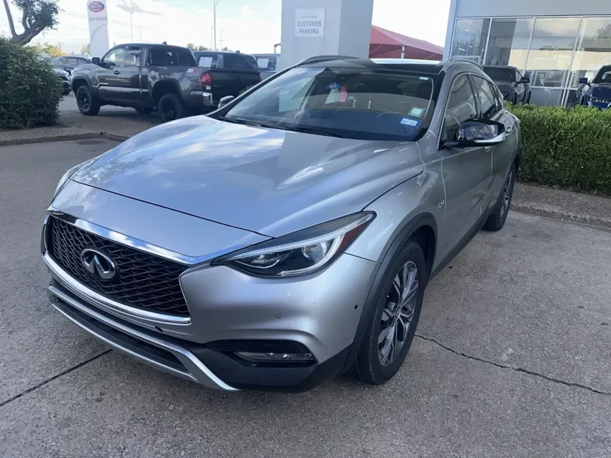 2017 Infiniti QX30 Premium photo 1