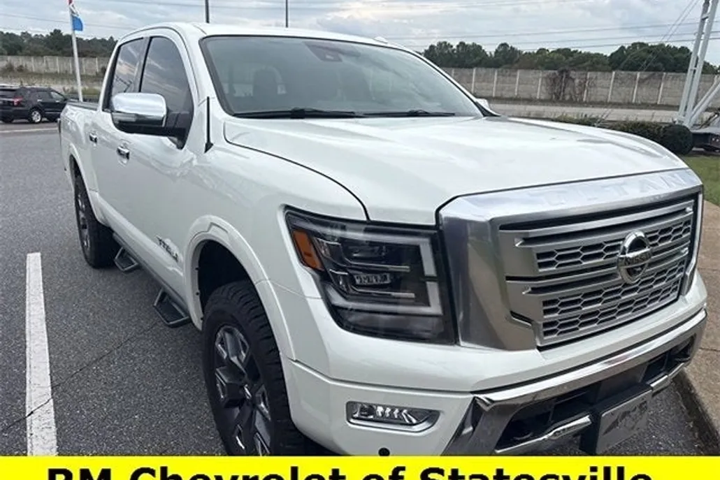 2021 Nissan Titan Crew Cab Platinum Reserve photo 1