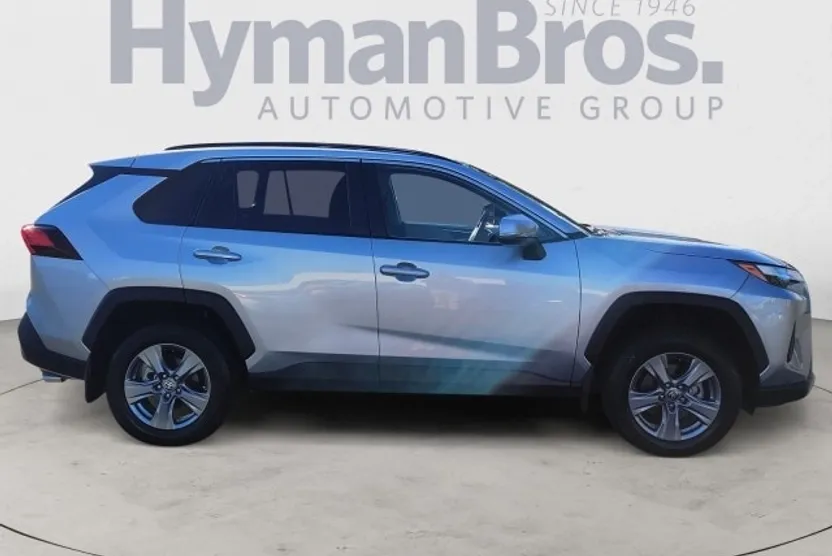 2024 Toyota RAV4 XLE photo 1