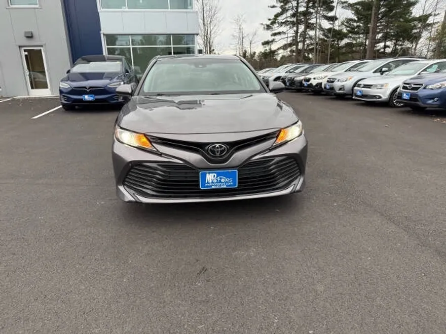 2018 Toyota Camry LE photo 1
