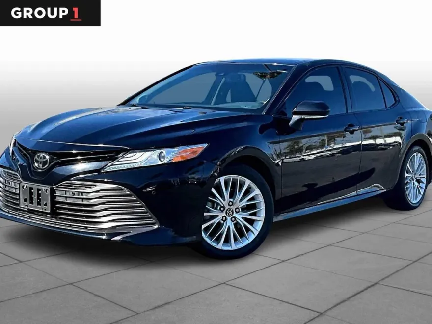 2018 Toyota Camry XLE photo 1