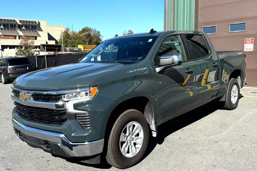 2025 Chevrolet Silverado 1500 LT photo 1