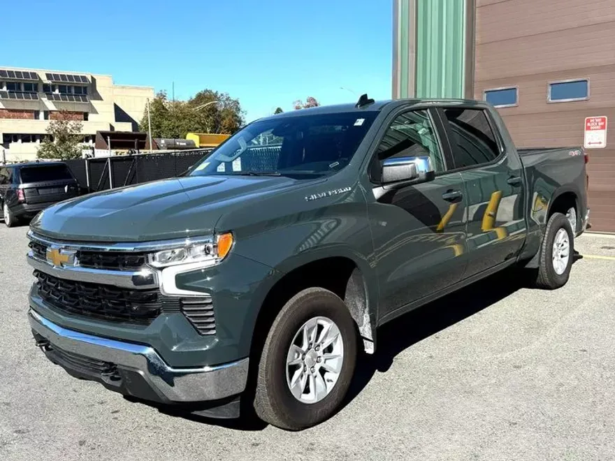 2025 Chevrolet Silverado 1500 LT photo 1
