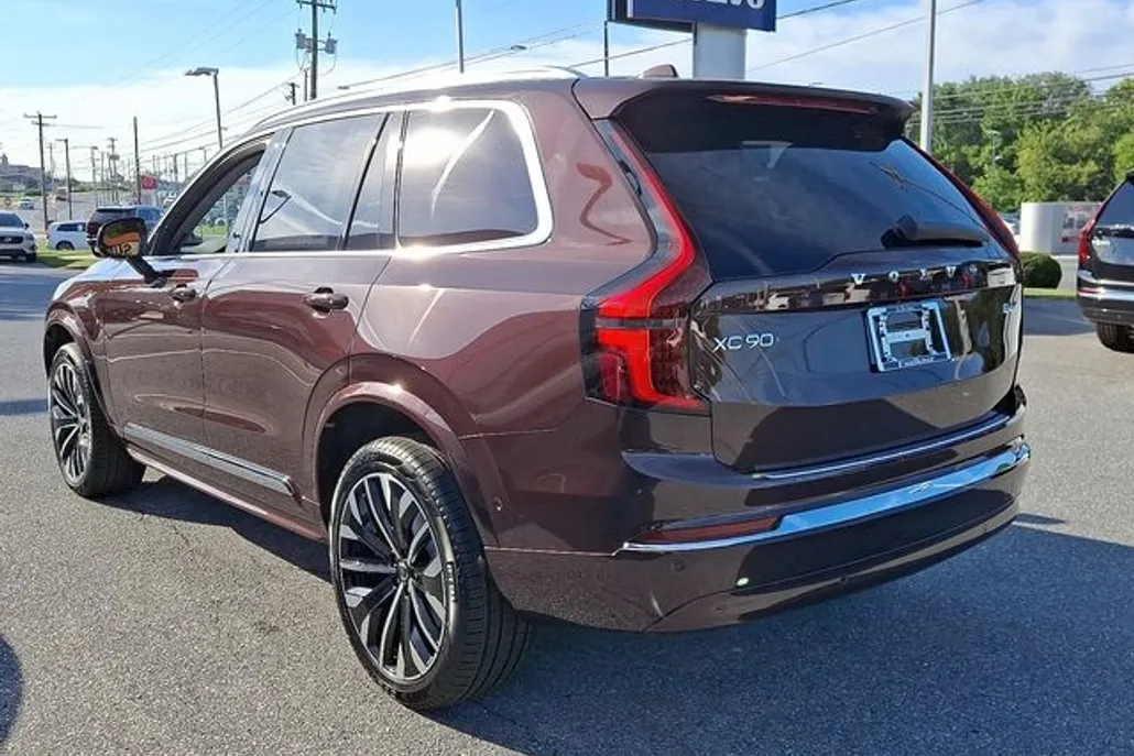 2026 Volvo XC90 Plus photo 1