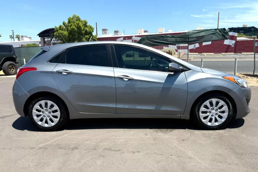 2017 Hyundai Elantra GT photo 1