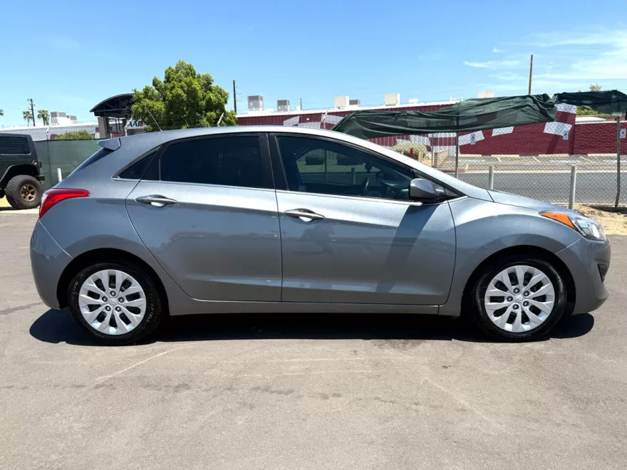 2017 Hyundai Elantra GT photo 1