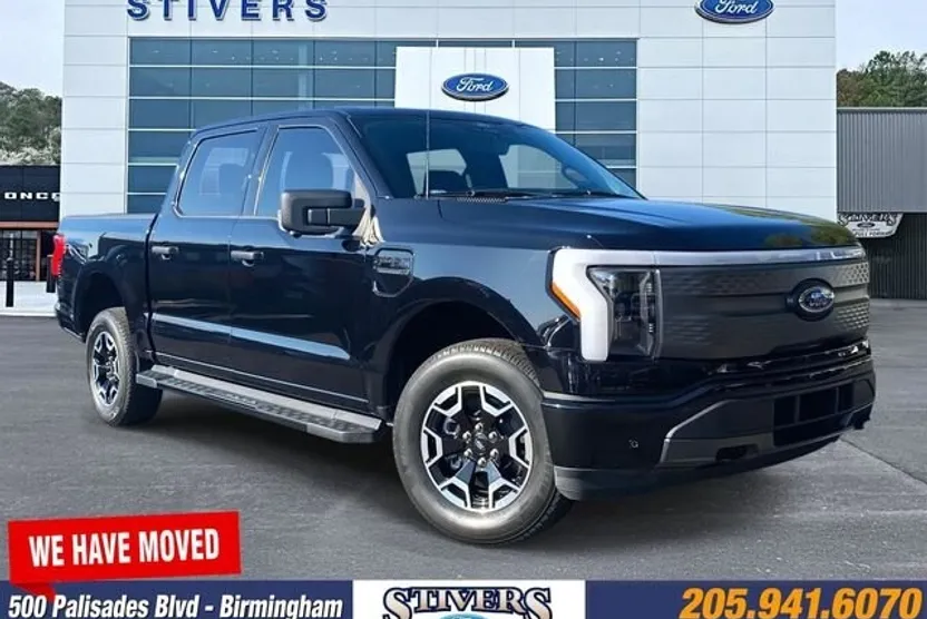 2022 Ford F-150 Lightning XLT photo 1