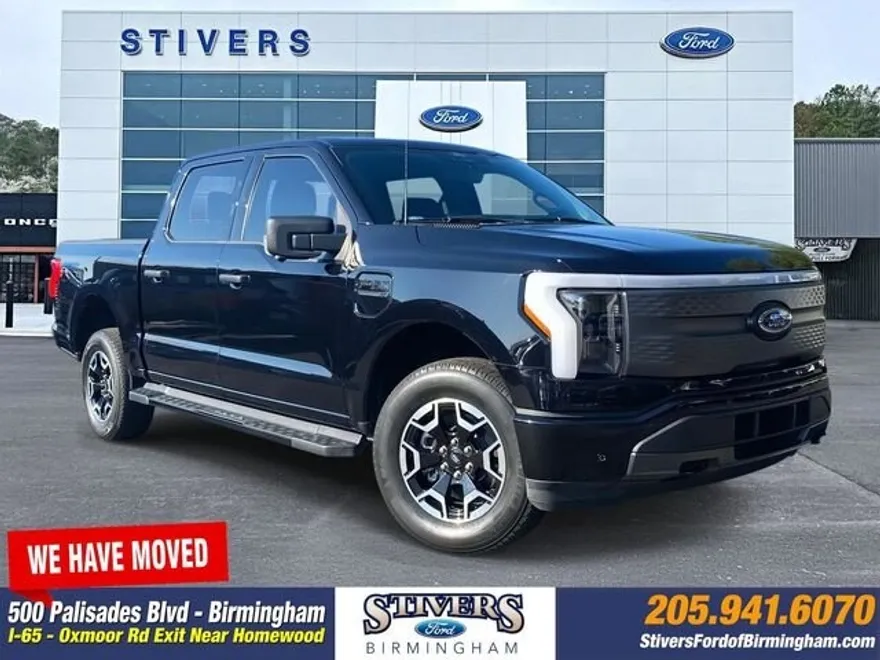 2022 Ford F-150 Lightning XLT photo 1