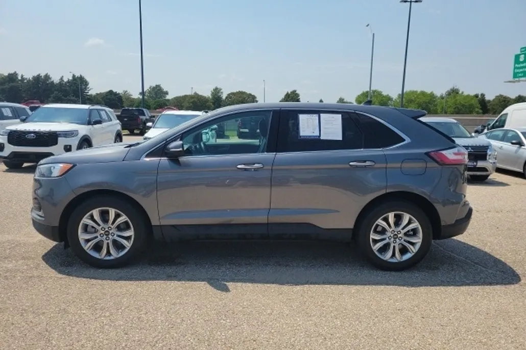 2024 Ford Edge Titanium photo 1