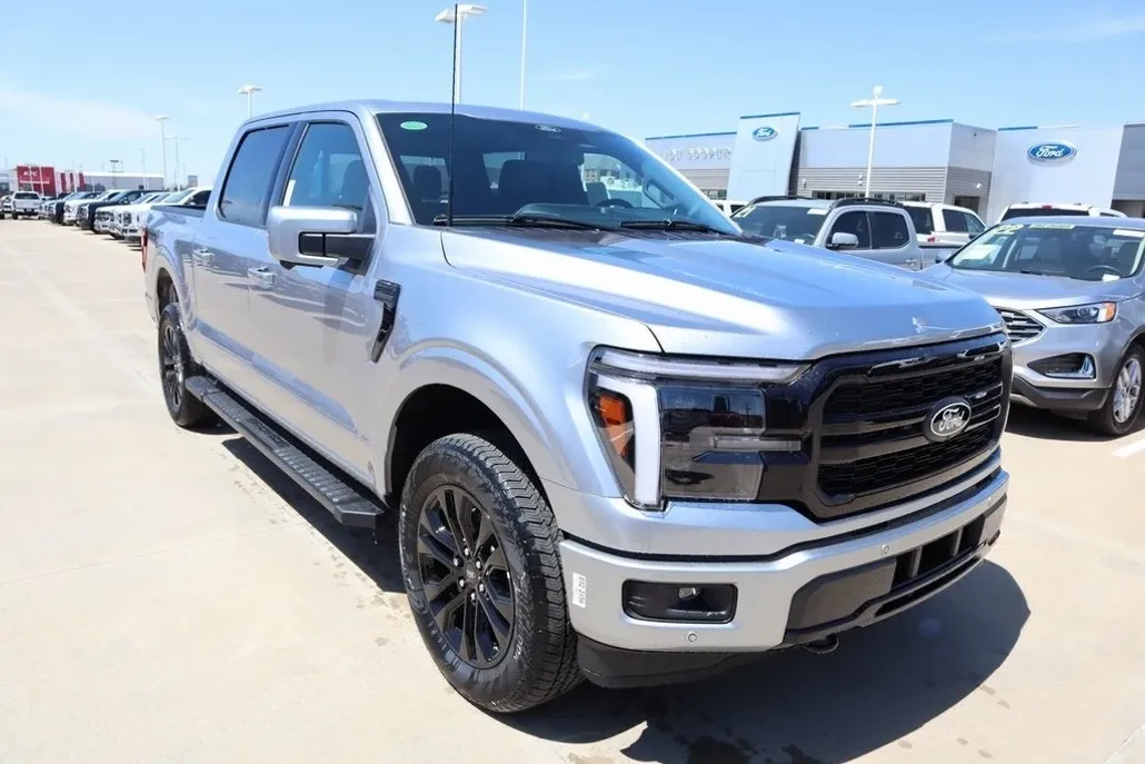 2025 Ford F-150 Lariat photo 1