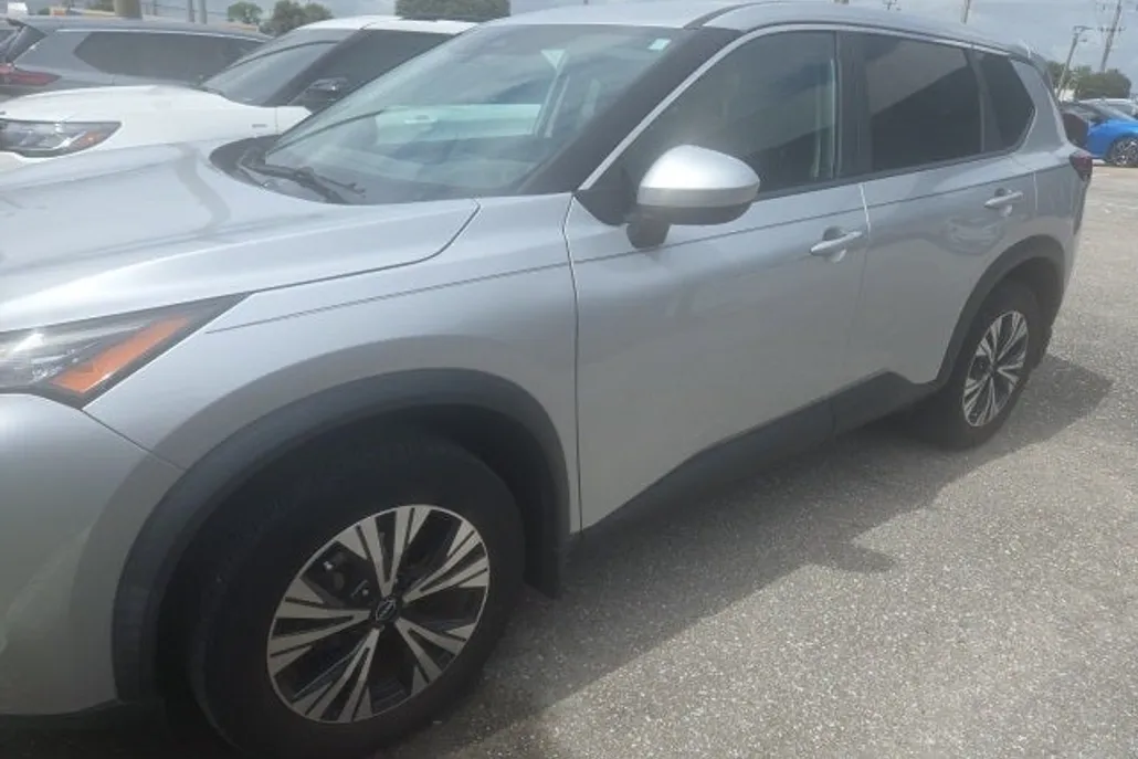 2023 Nissan Rogue SV photo 1