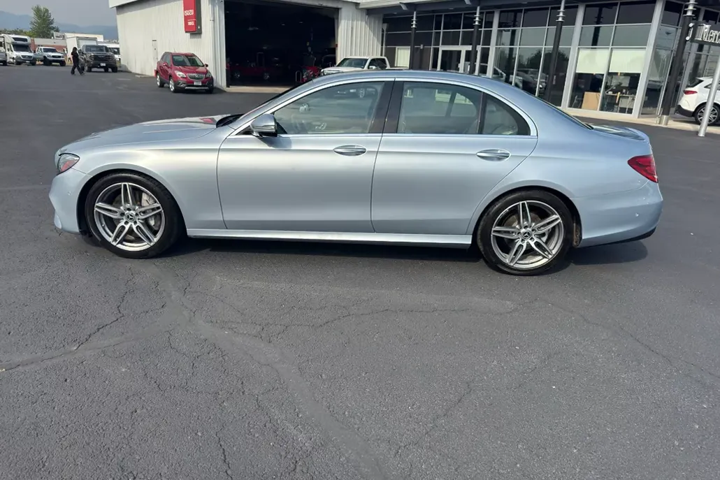 2018 Mercedes Benz E 300 Sedan photo 1