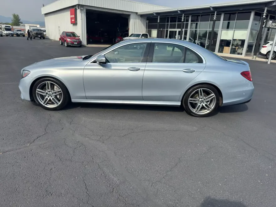 2018 Mercedes Benz E 300 Sedan photo 1