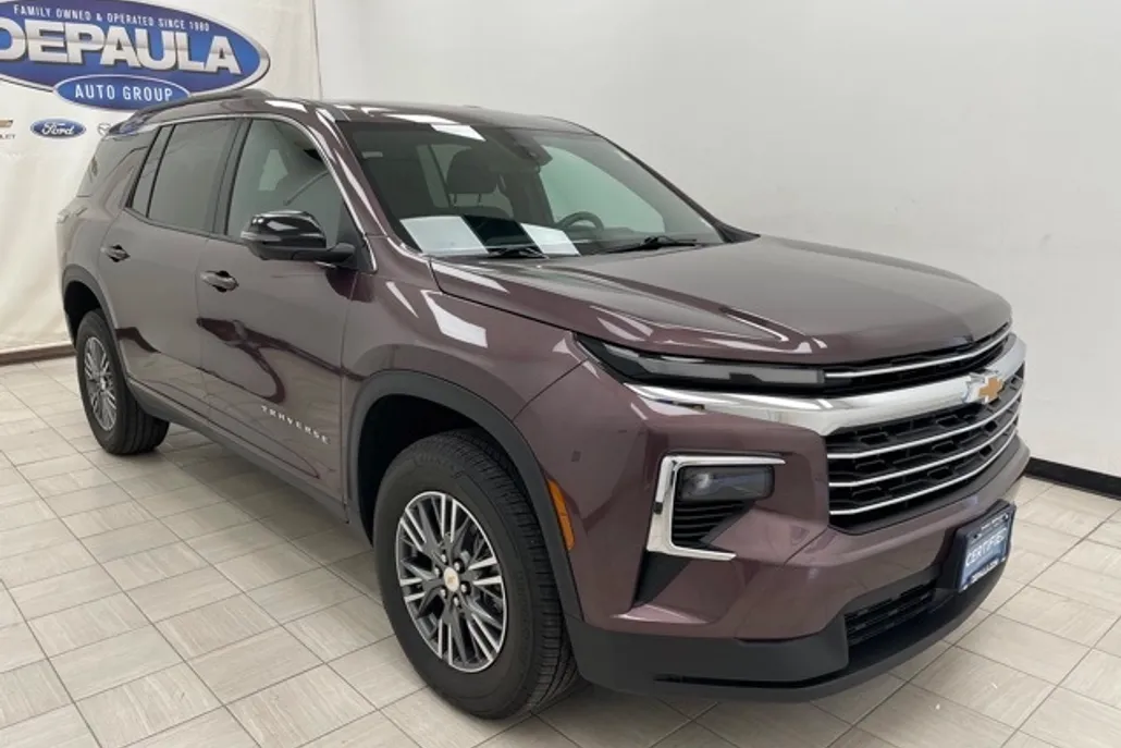 2024 Chevrolet Traverse 2LT photo 1