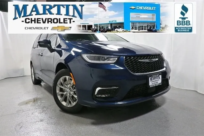 2023 Chrysler Pacifica Touring L photo 1