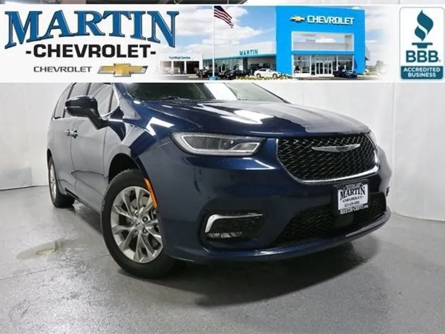 2023 Chrysler Pacifica Touring L photo 1