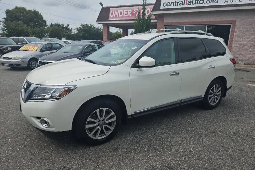 2015 Nissan Pathfinder SL photo 1