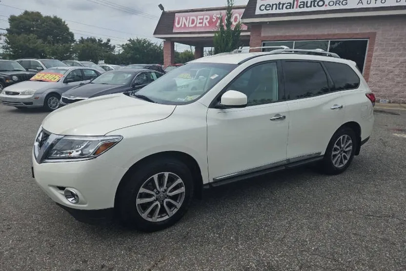 2015 Nissan Pathfinder SL photo 1