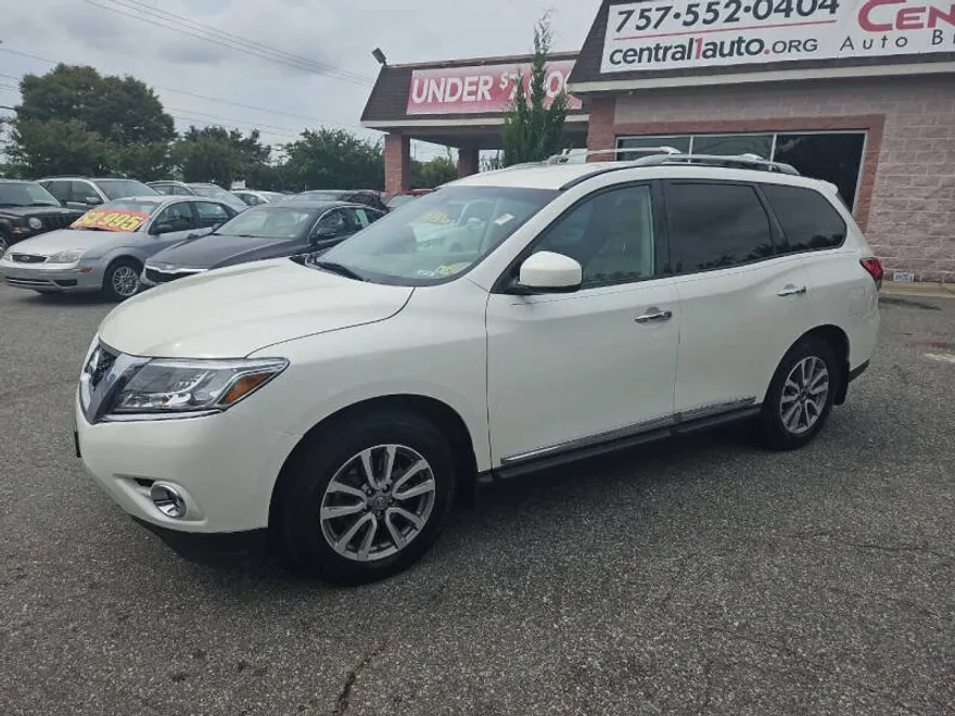 2015 Nissan Pathfinder SL photo 1