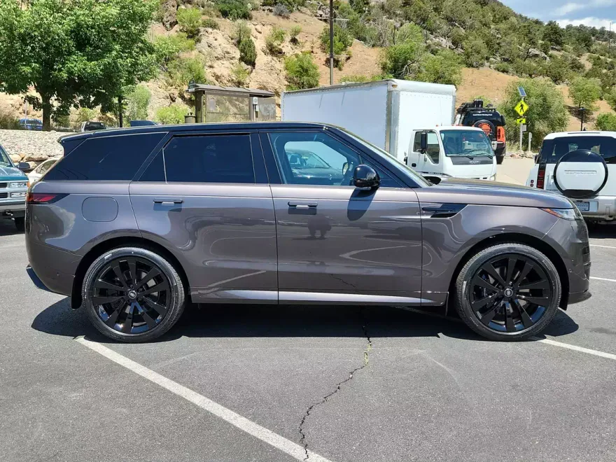 2025 Land Rover Range Rover Sport P530 Dynamic SE photo 1