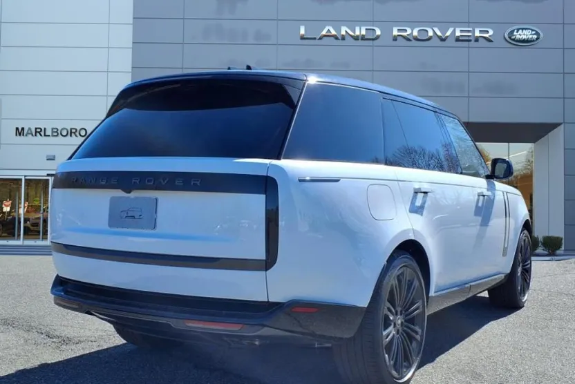 2025 Land Rover Range Rover SE photo 1