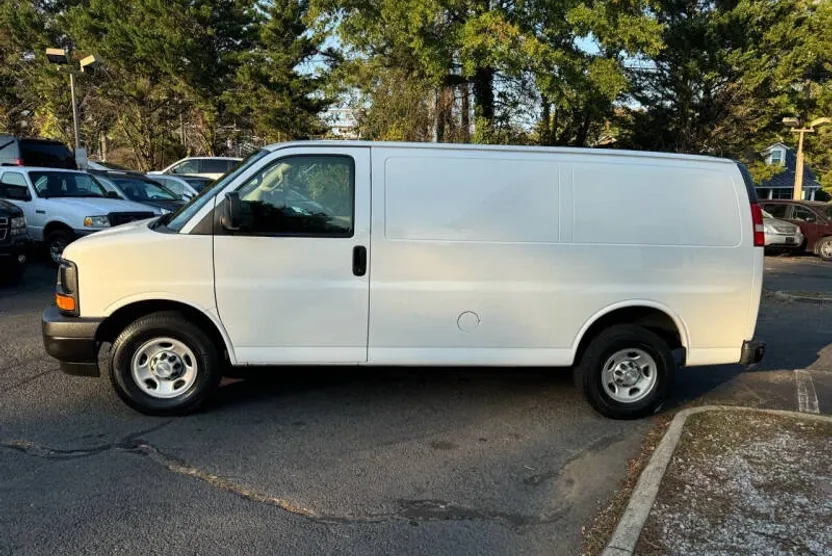 2017 Chevrolet Express 2500 Cargo Van photo 1