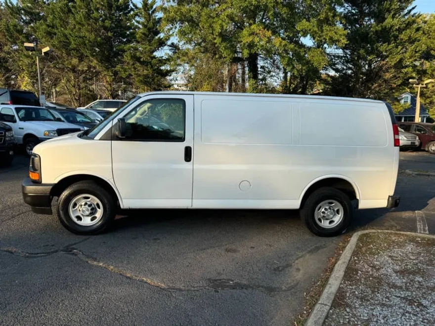 2017 Chevrolet Express 2500 Cargo Van photo 1
