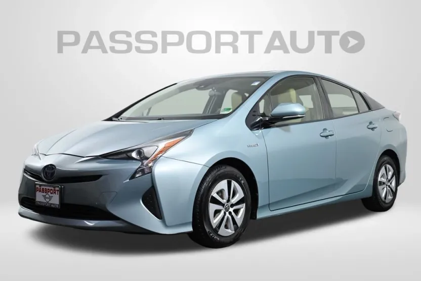 2016 Toyota Prius Base photo 1