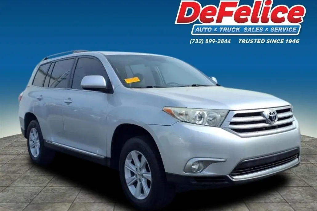2013 Toyota Highlander Base photo 1