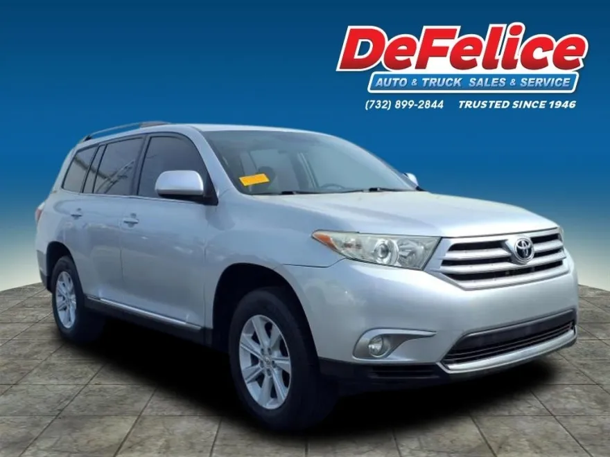 2013 Toyota Highlander Base photo 1