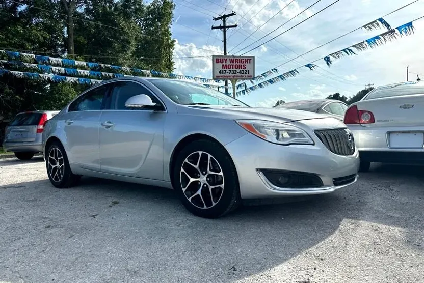 2017 Buick Regal Sport Touring photo 1