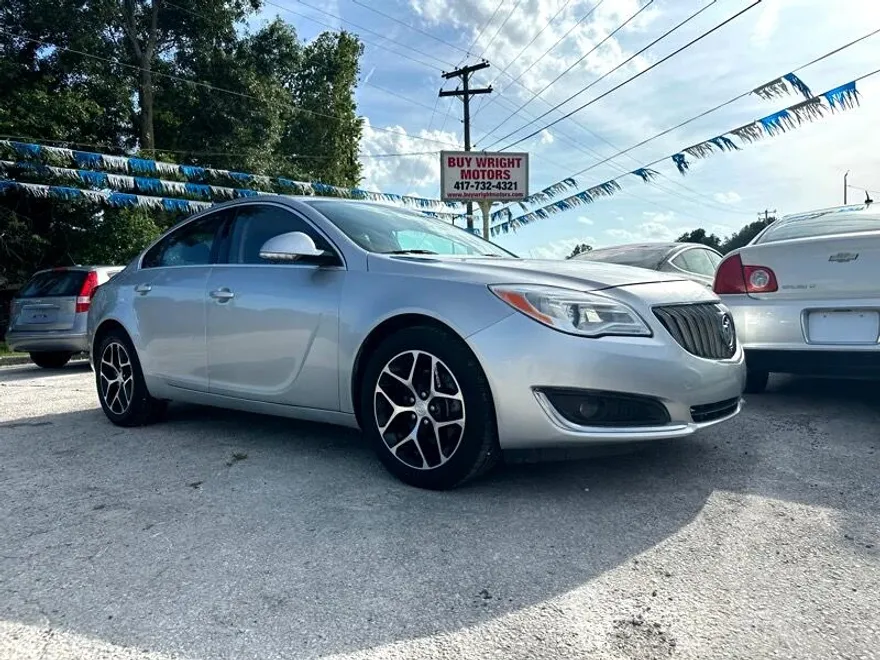 2017 Buick Regal Sport Touring photo 1