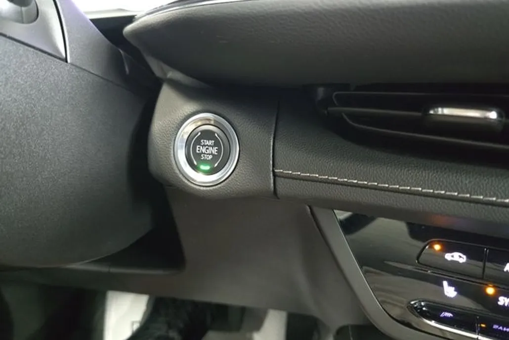 2021 Buick Envision Essence photo 1