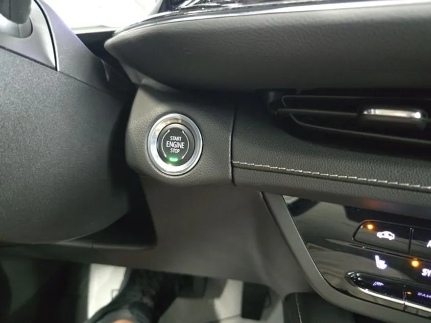 2021 Buick Envision Essence photo 1