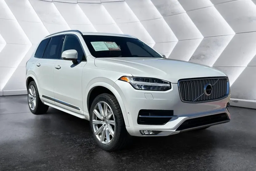 2017 Volvo XC90 T6 Inscription photo 1