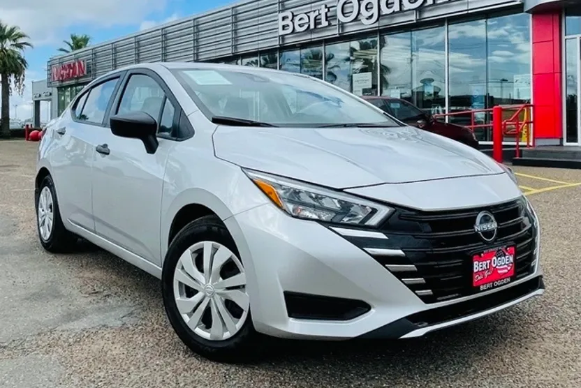 2025 Nissan Versa 1.6 S photo 1