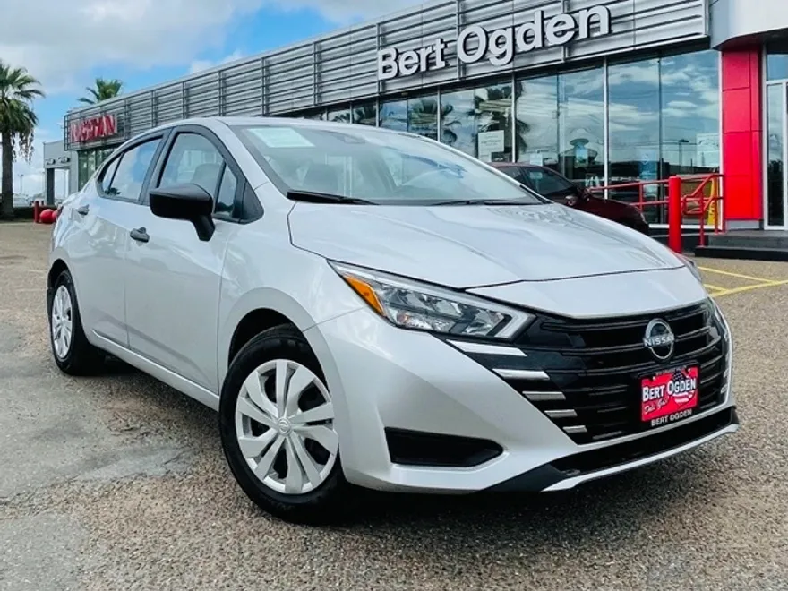 2025 Nissan Versa 1.6 S photo 1